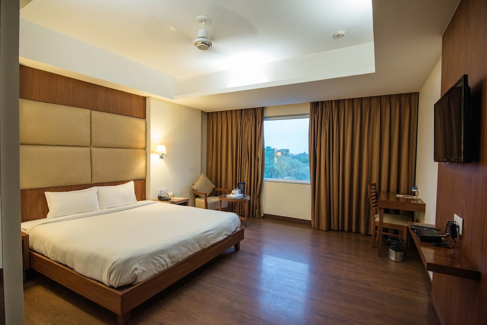LN Hotels and Resorts 27/48