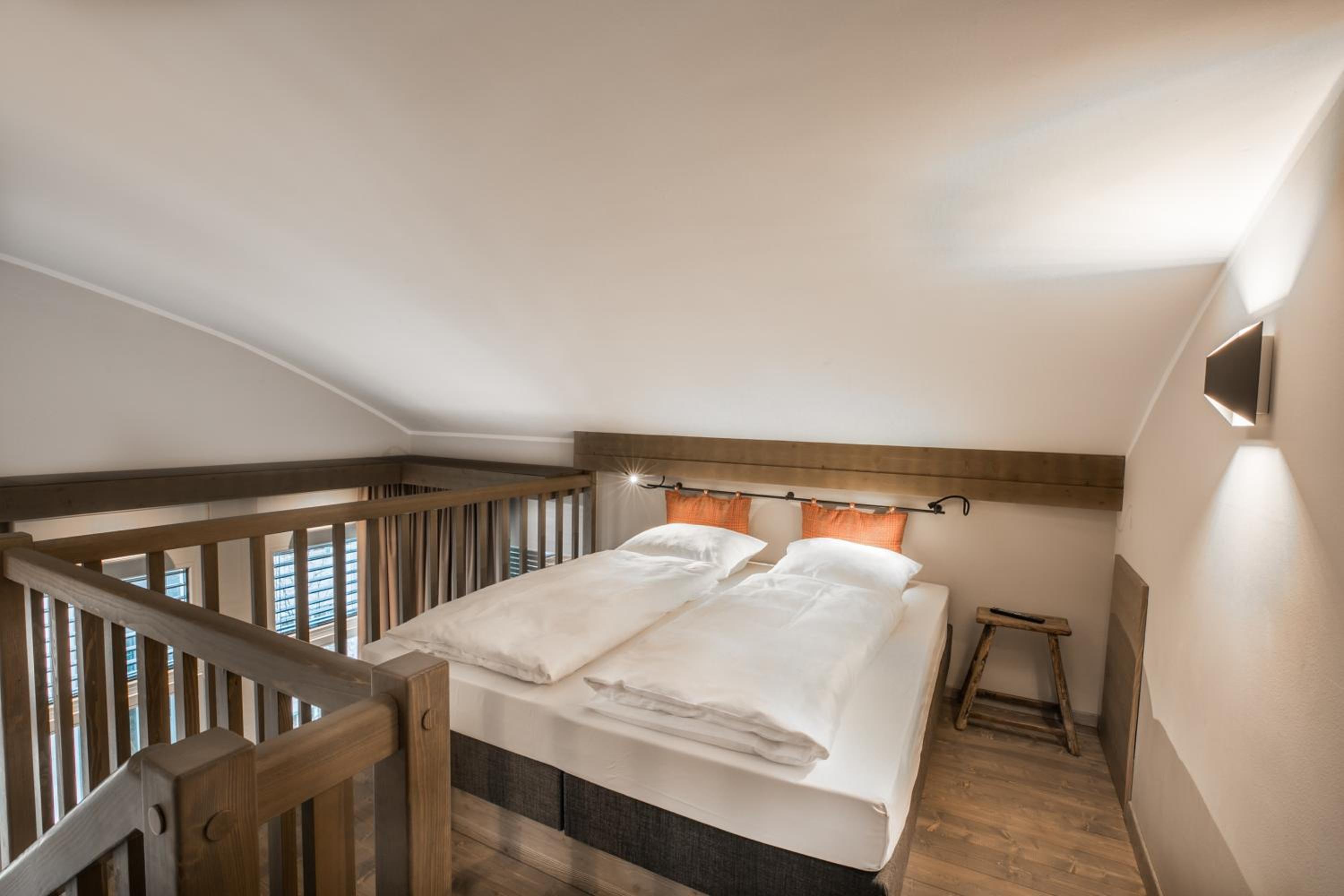 Cocoon, Chalet, Studio, Queen Bed, Two Story
