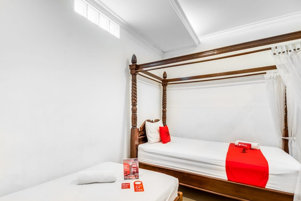 RedDoorz Plus near Lempuyangan Station 4 13/42