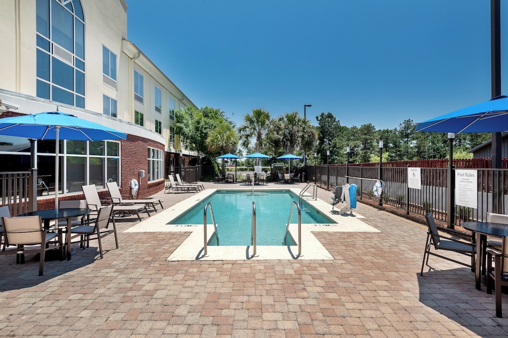 Holiday Inn Express Hotel & Suites Daphne 70/74