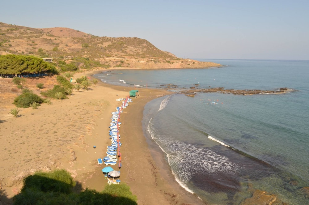 E.J Pyrgos Bay Hotel 28/41