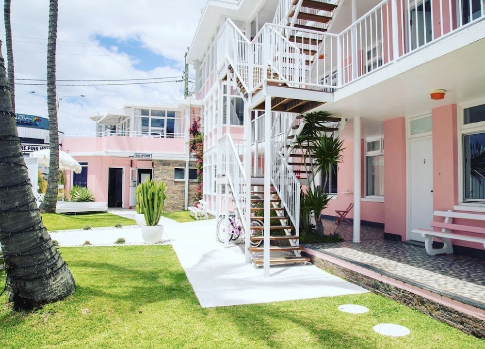 The Pink Hotel Coolangatta 43/50