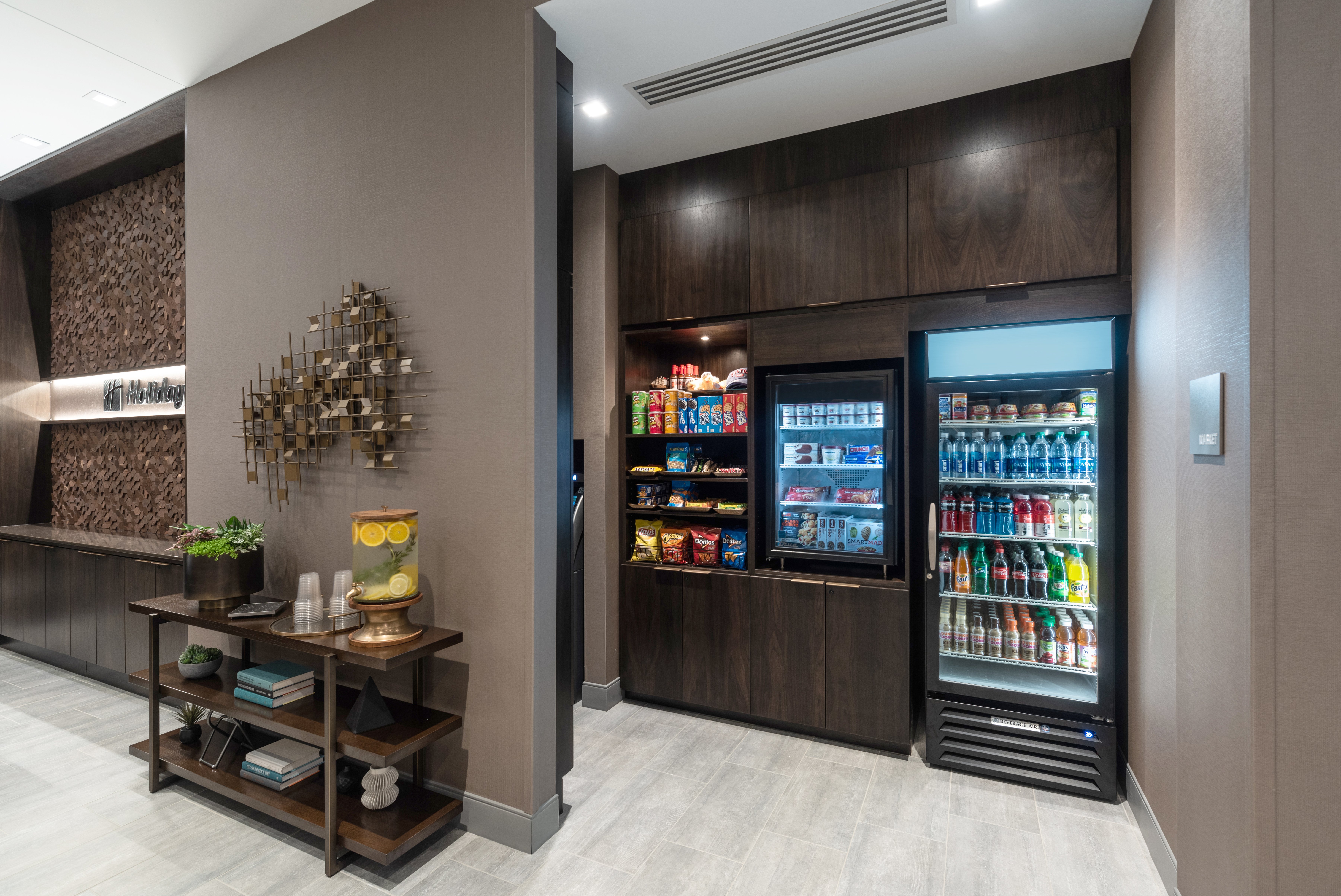 HOLIDAY INN BOSTON LOGAN AIRPORT - CHELSEA 30/64
