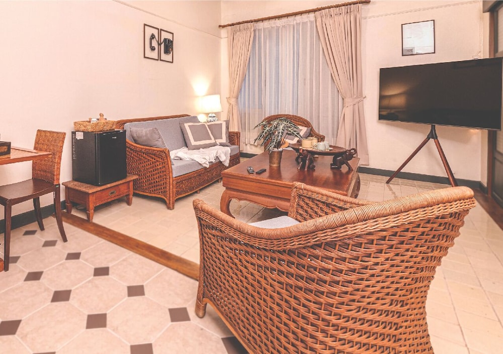 Yesterday Hotel 52/72