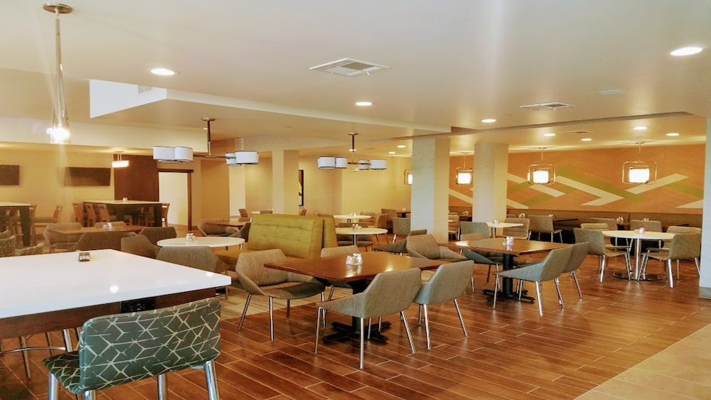Holiday Inn & Suites Houston NW - Willowbrook 38/60