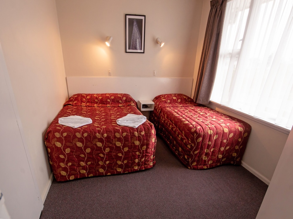 2 BEDROOMS, SUITE