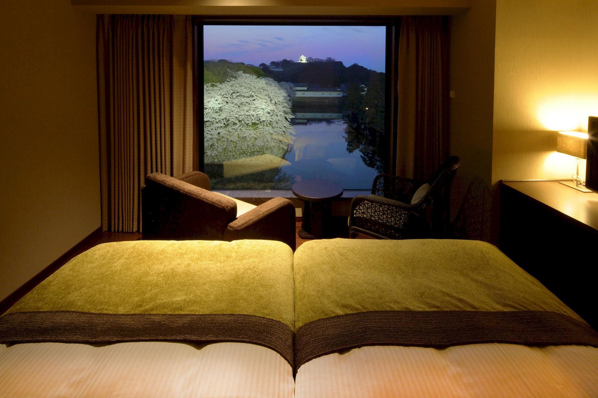 Standard, Twin Beds, Castle View