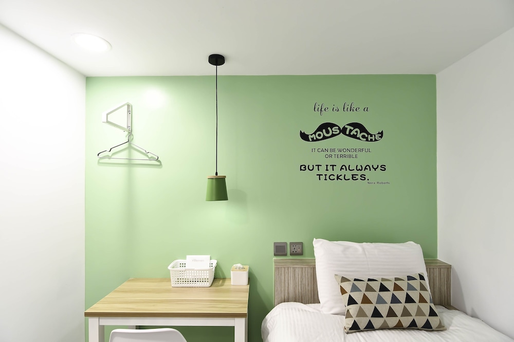Flyinn Hostel 25/50