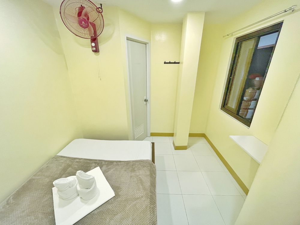 ECONOMY, DOUBLE BED, WITH FAN