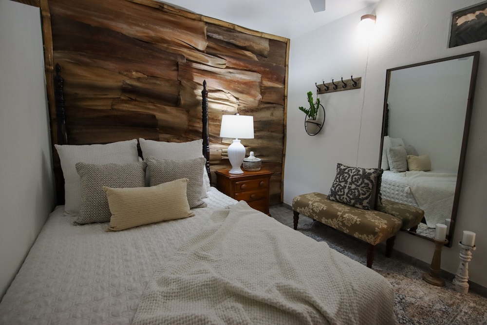 Hacienda Tres Casitas 11/50