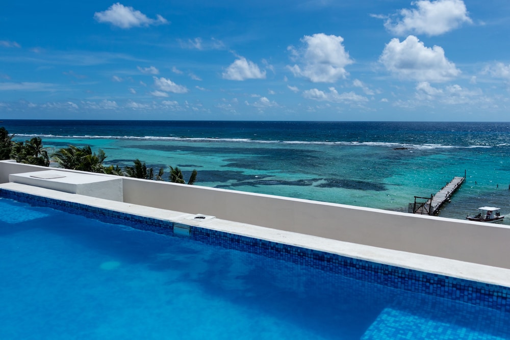 Aqua Star Boutique Hotel and Condos By Koox Luxury Collection 77/80