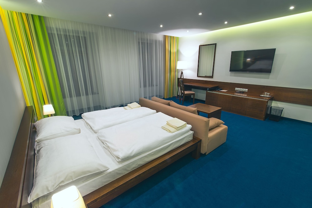 Arkada Hotel 11/56
