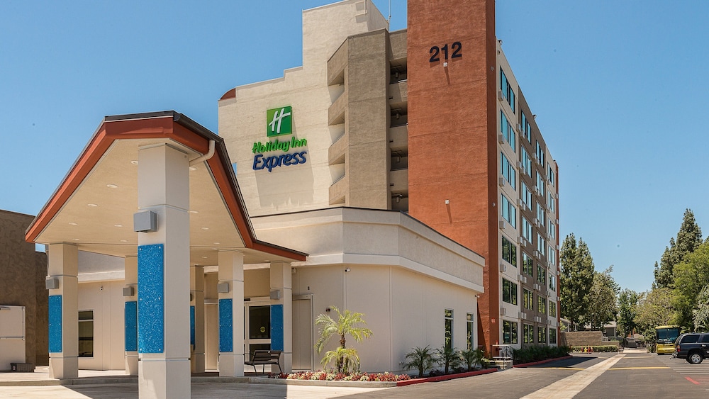 Holiday Inn Express Fullerton Anaheim 3/46