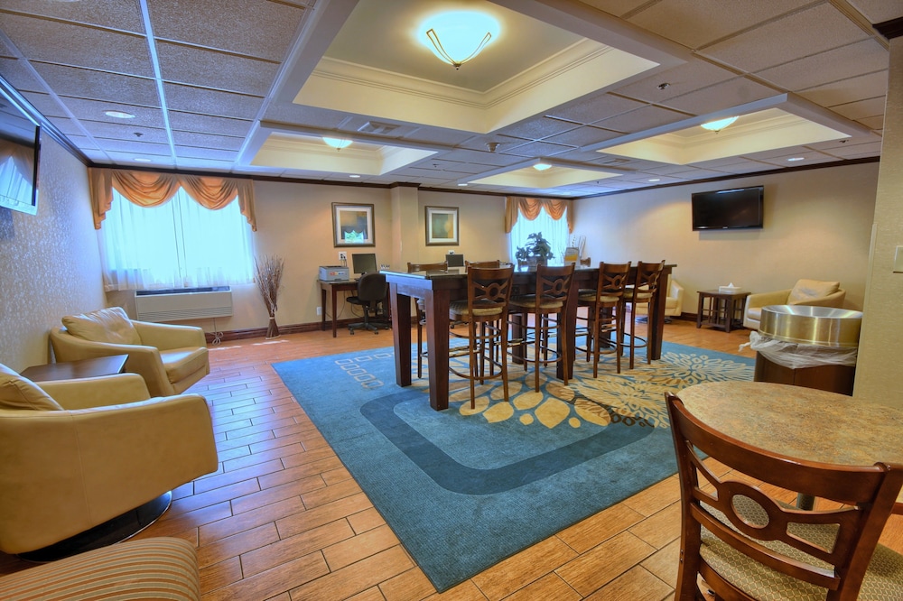 Spark by Hilton Dearborn Detroit 24/31