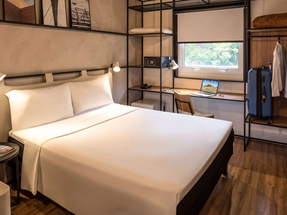 ibis Brussels Centre Chatelain 16/60