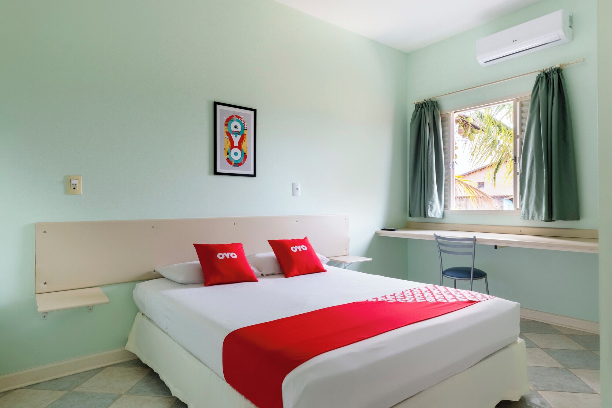 ROOM, DOUBLE BED