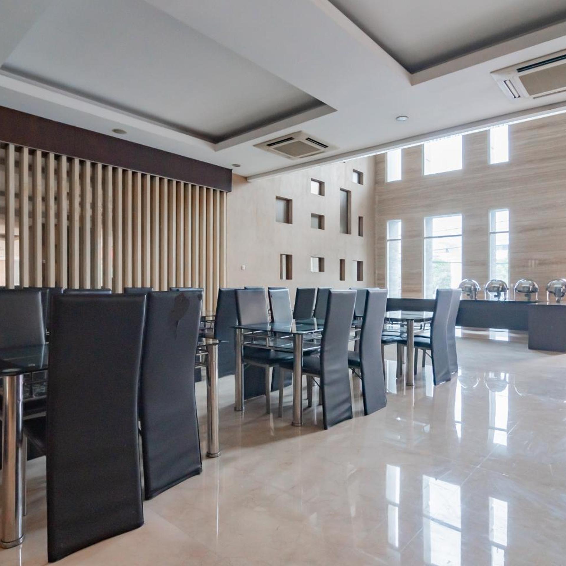 Urbanview Hotel Newton Riau Bandung 44/55
