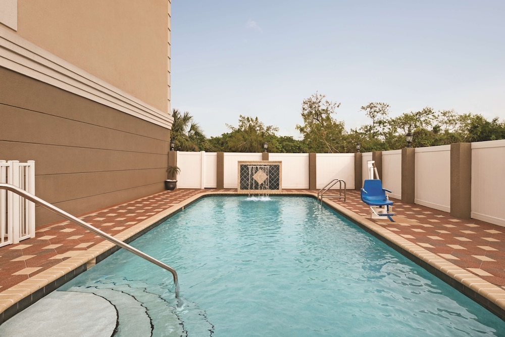 Country Inn and Suites by Radisson Tampa Airport North FL 3/48