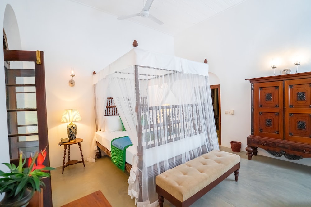 Royal, Peacock, King Bed