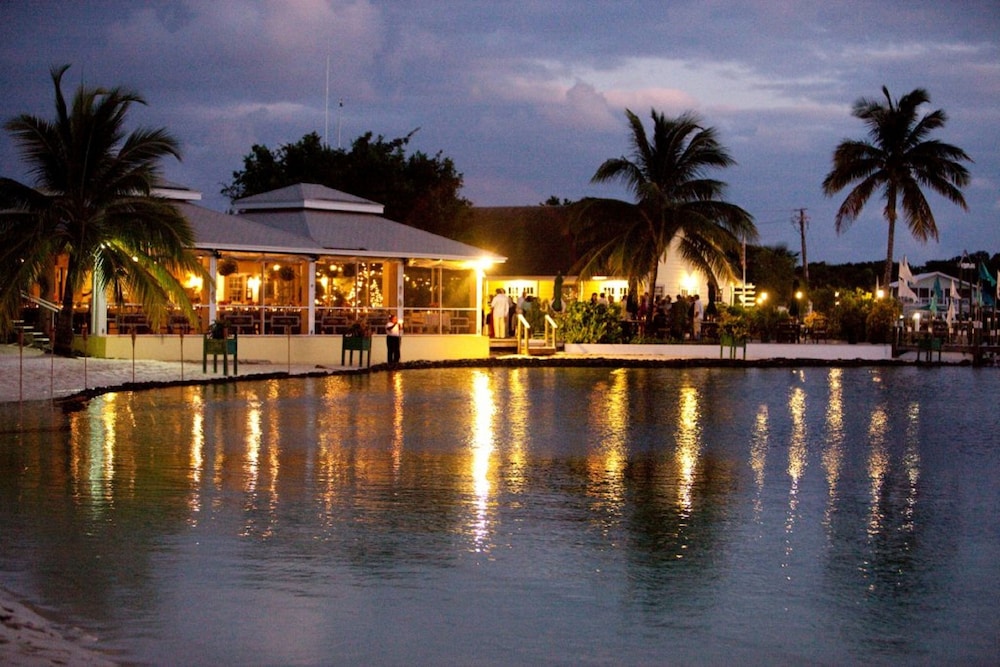 Green Turtle Club Resort Marina 40/46