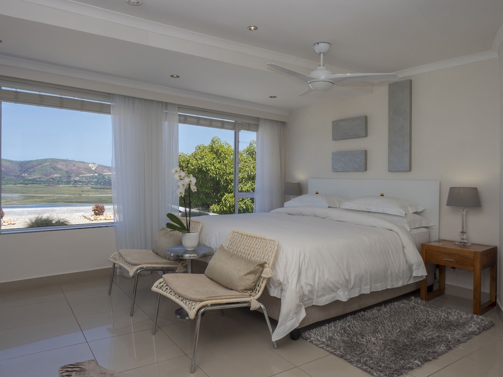 Villa Afrikana Guest Suites 24/88