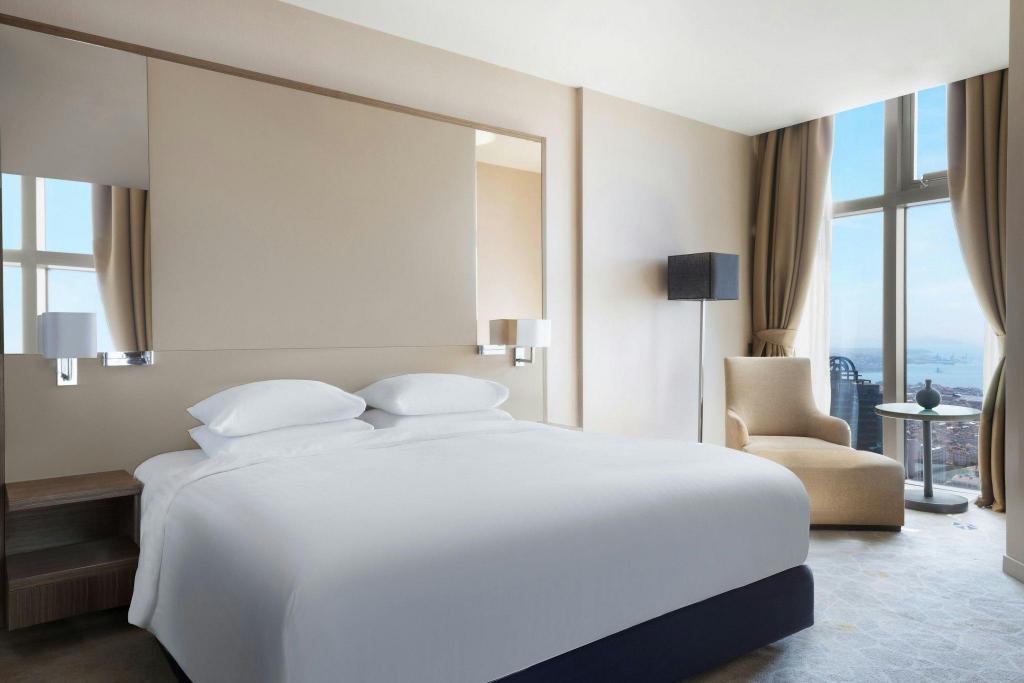 Junior Suite, King Bed, Sea View, Executive Lounge Access