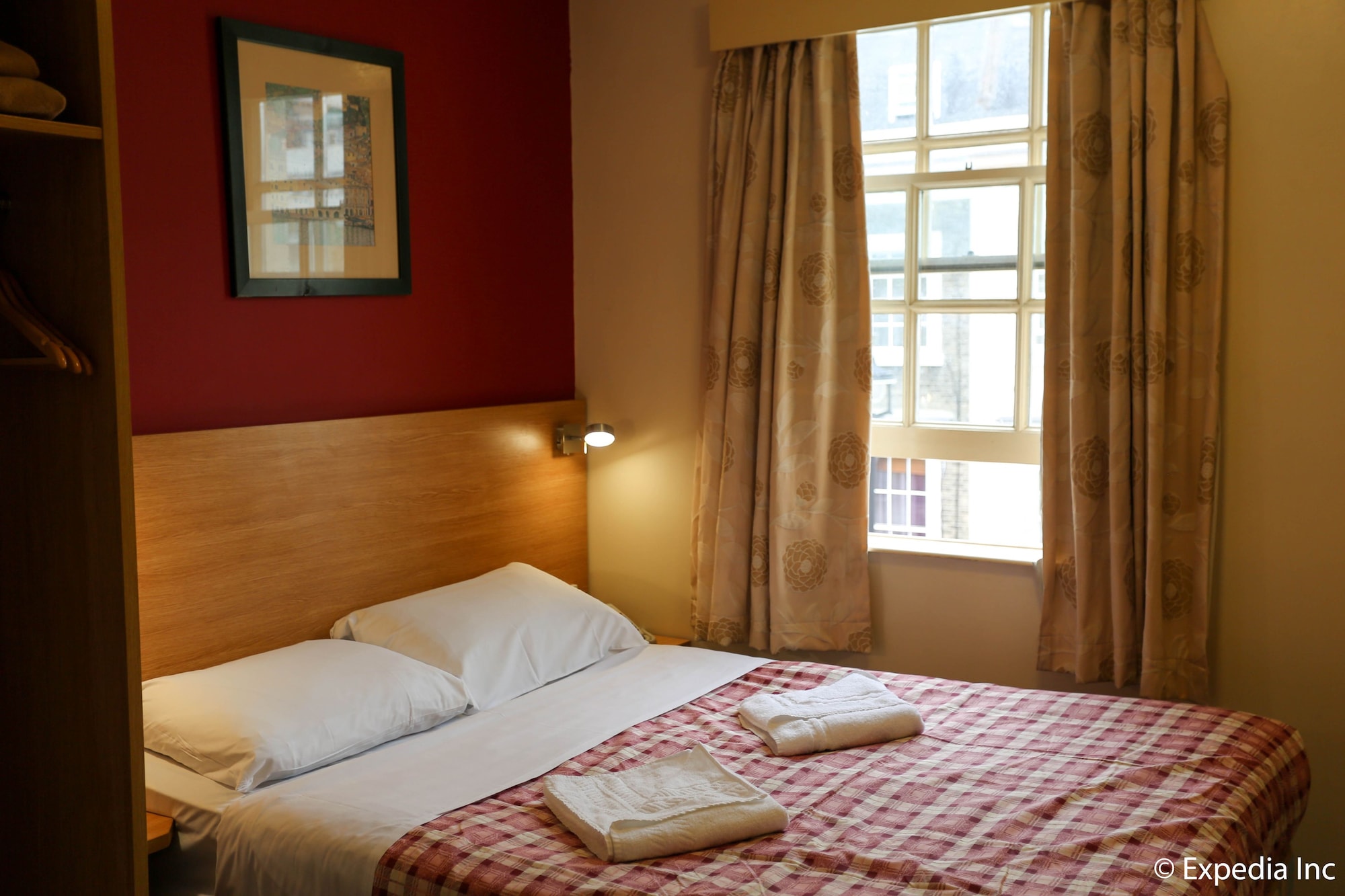 ROOM, DOUBLE BED