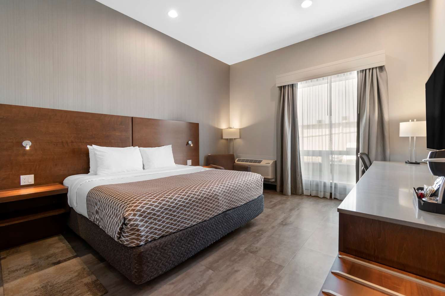 Best Western Plus East Side 24/69