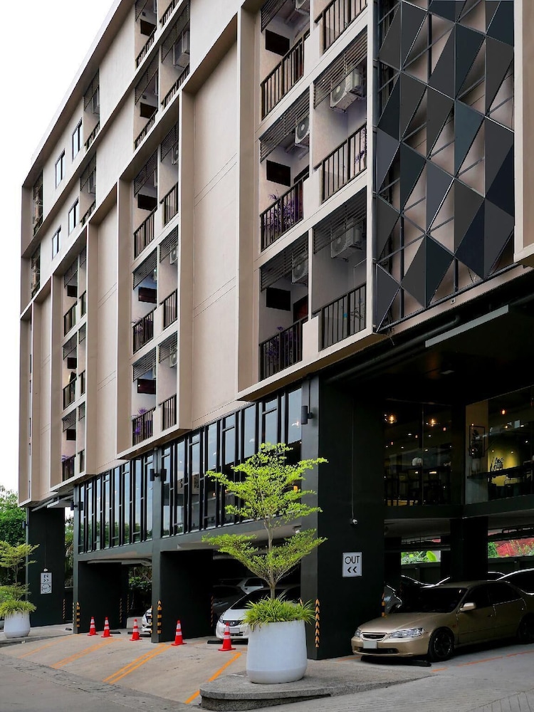 Bhava Residence 42/46