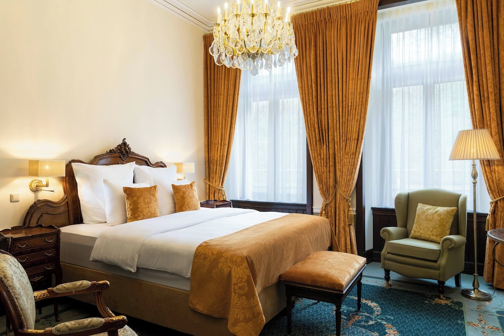 Room, King Bed, Vineyard View