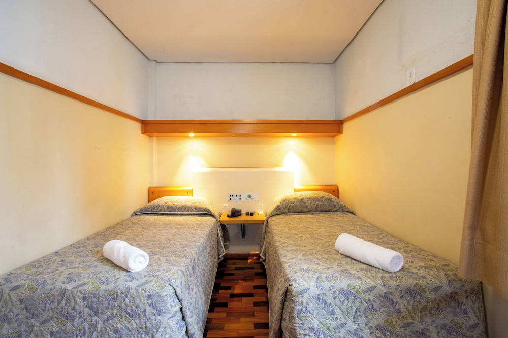ROOM, TWIN BEDS