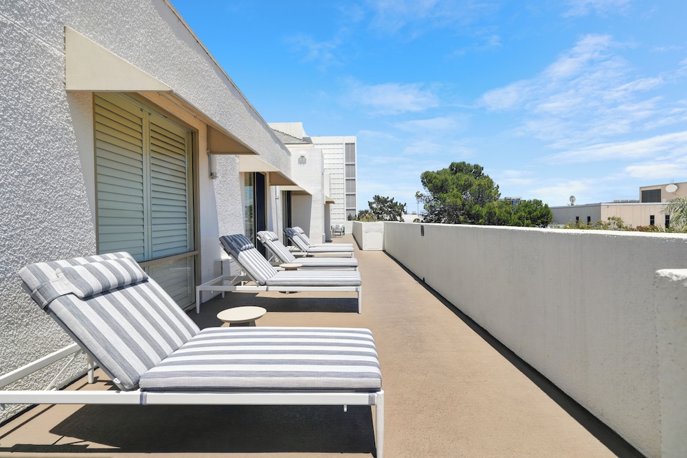 Gateway Hotel Santa Monica 44/65