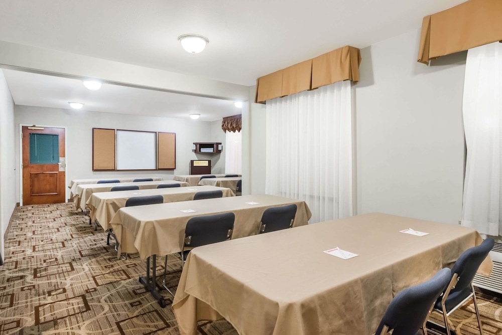 Hawthorn Suites By Wyndham Akron/Seville 22/27