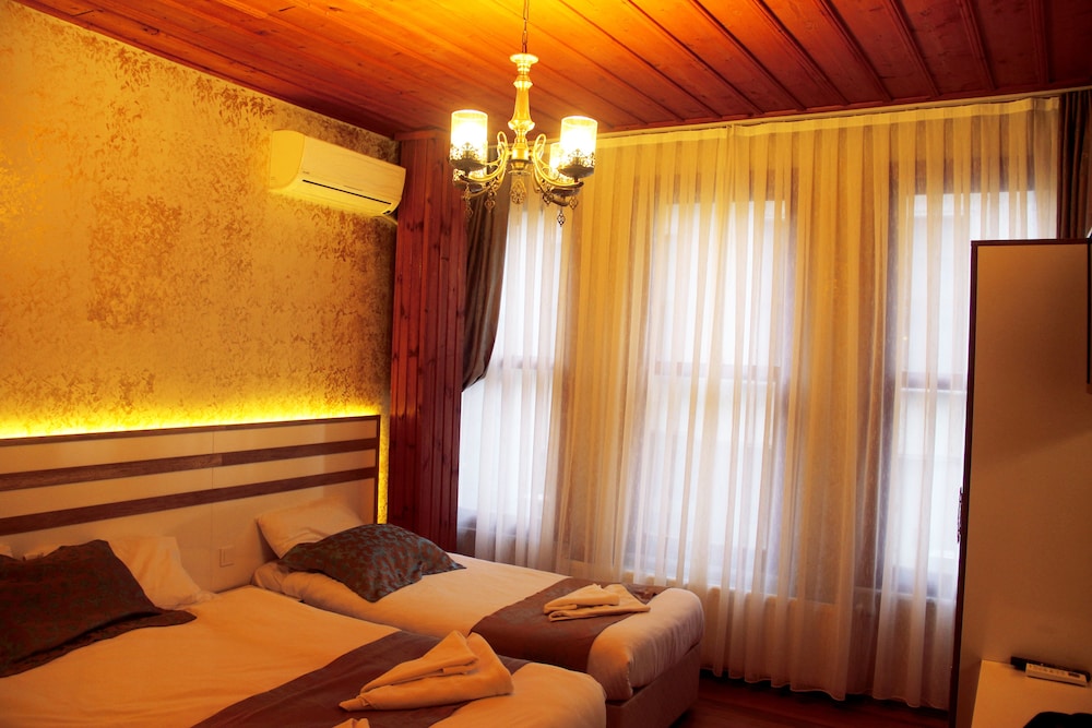 Theodian Hotel 54/74
