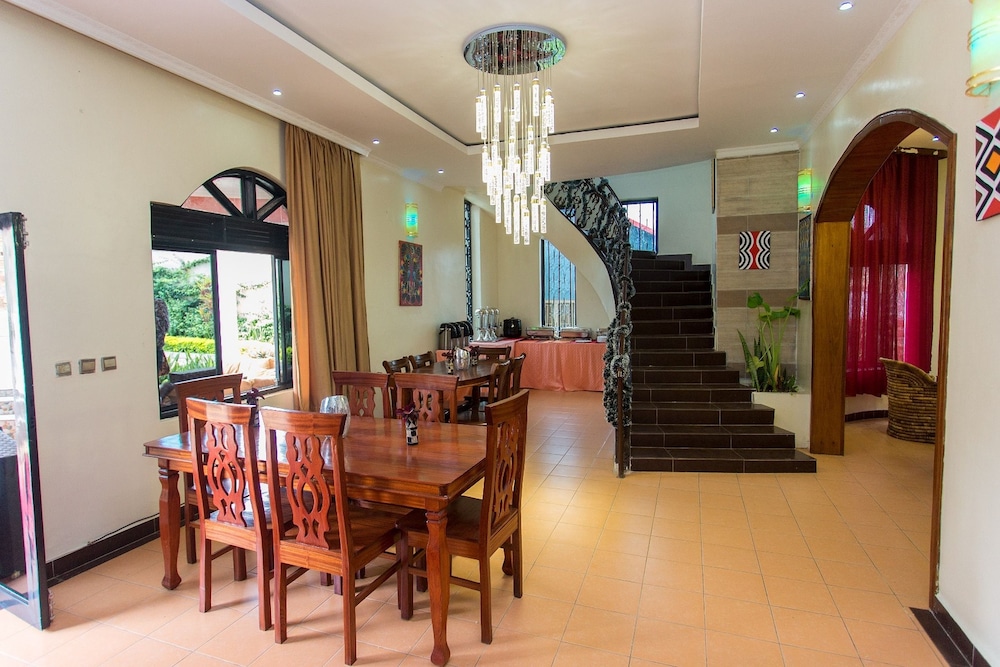 N G Residence 19/27