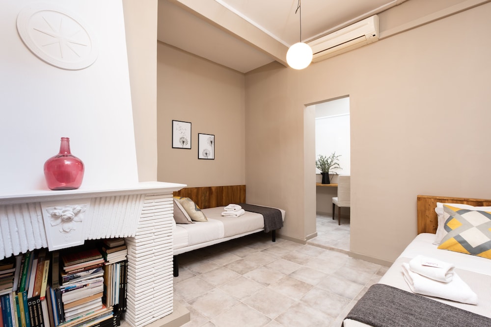 Jardinets Guest House 36/59