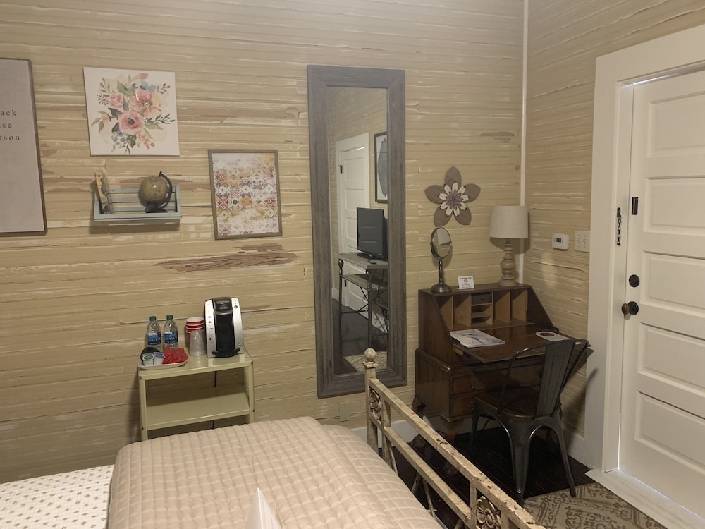 غرفة بسرير كوين مع أريكة، Ye Kendall Inn 4/5
