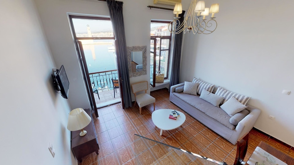 Porto Enetikos Suites 31/50