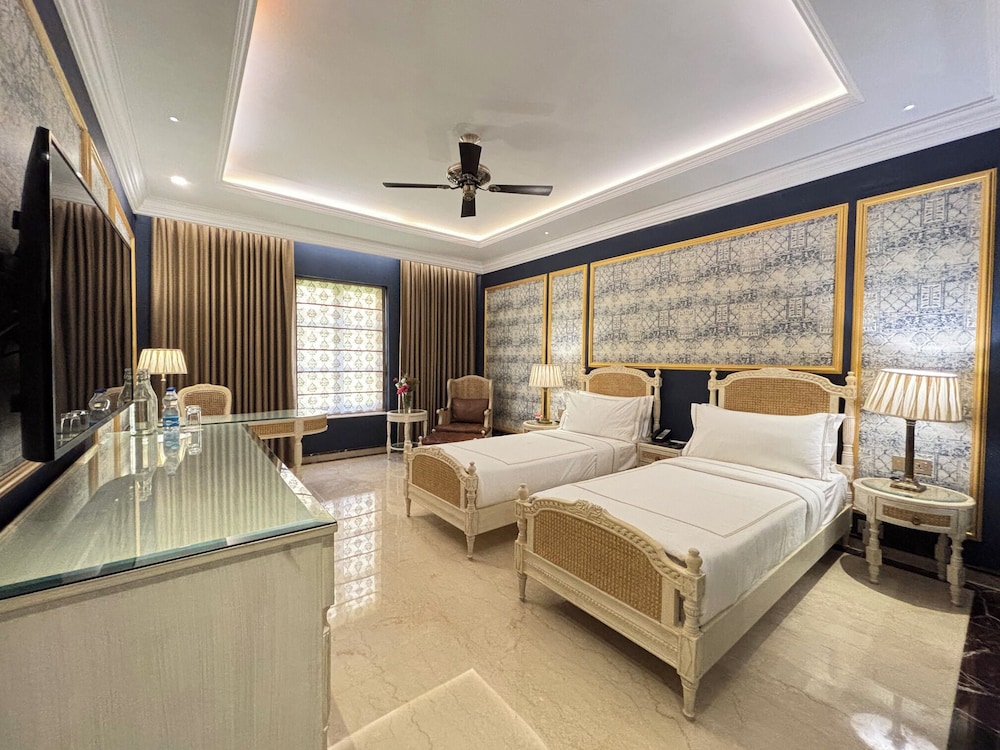 Royal, Palace, Twin Beds