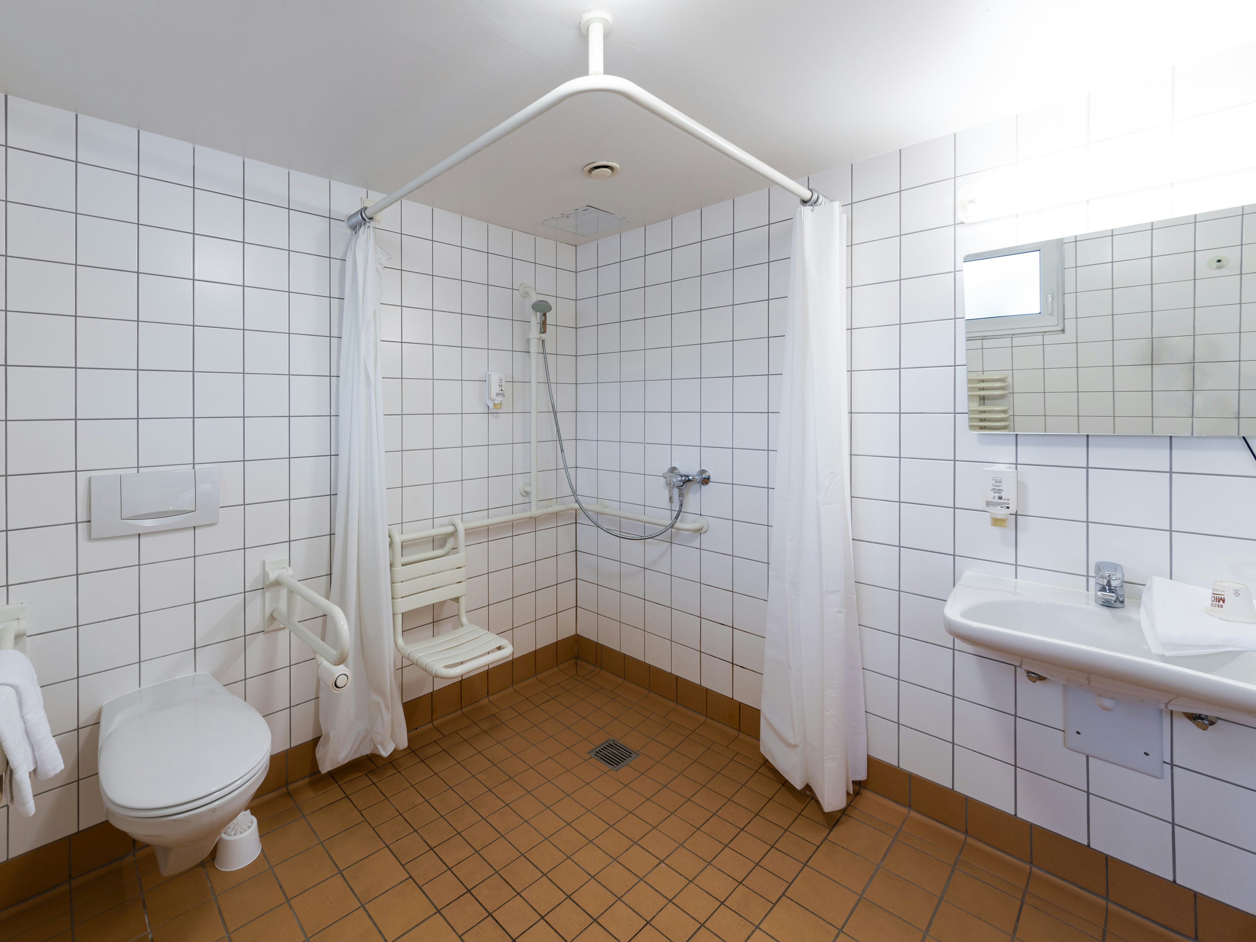 B&B HOTEL Wuppertal-City 31/31