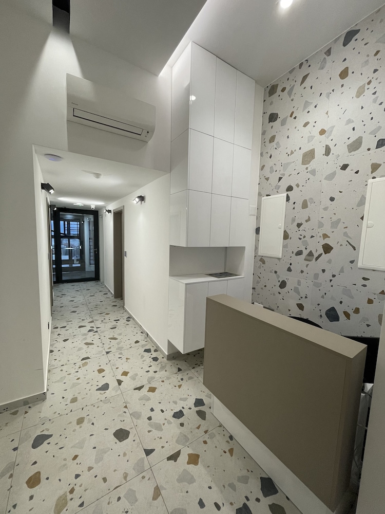 Seascape Luxury Rooms 2/14