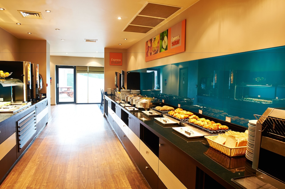 Holiday Inn Express Manchester Airport 57/74