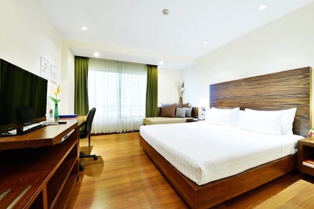 St James Hotel 14/50