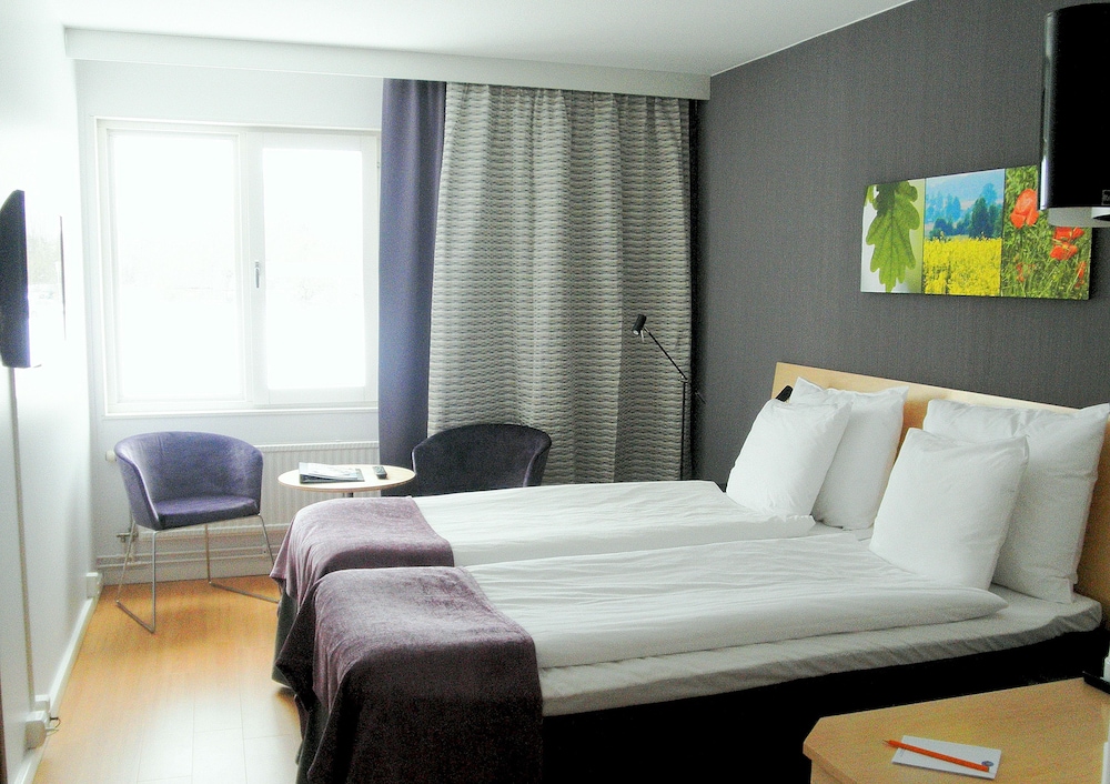 Room, Twin Beds