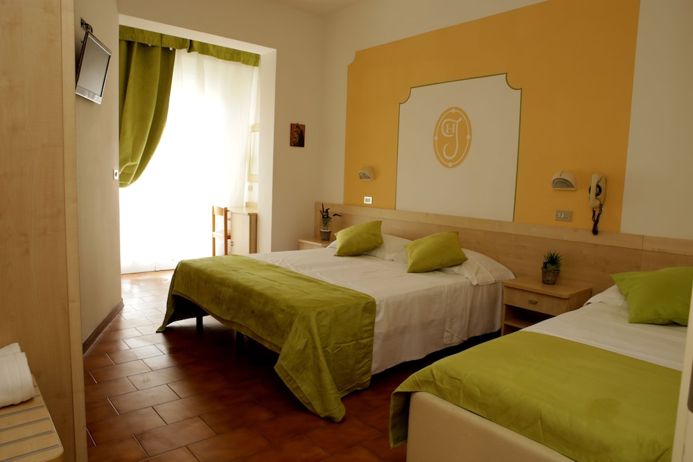 New Hotel Jolie 19/34