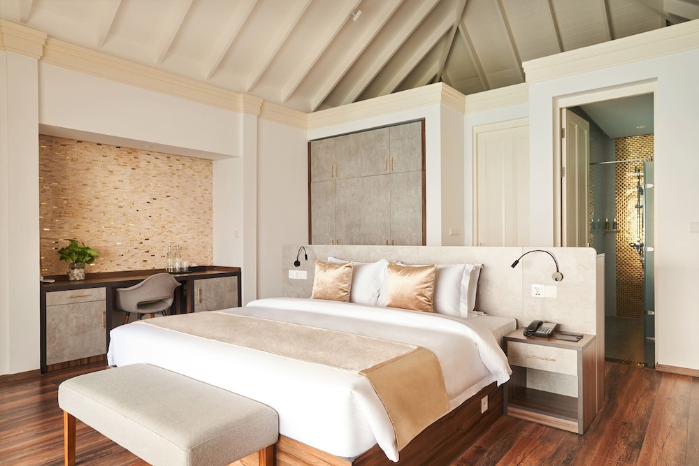 2 Bedrooms, Beach, Residence, 2 King Beds, with Pool