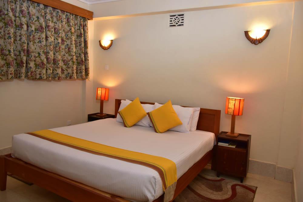 Kenya Comfort Hotel 12/69