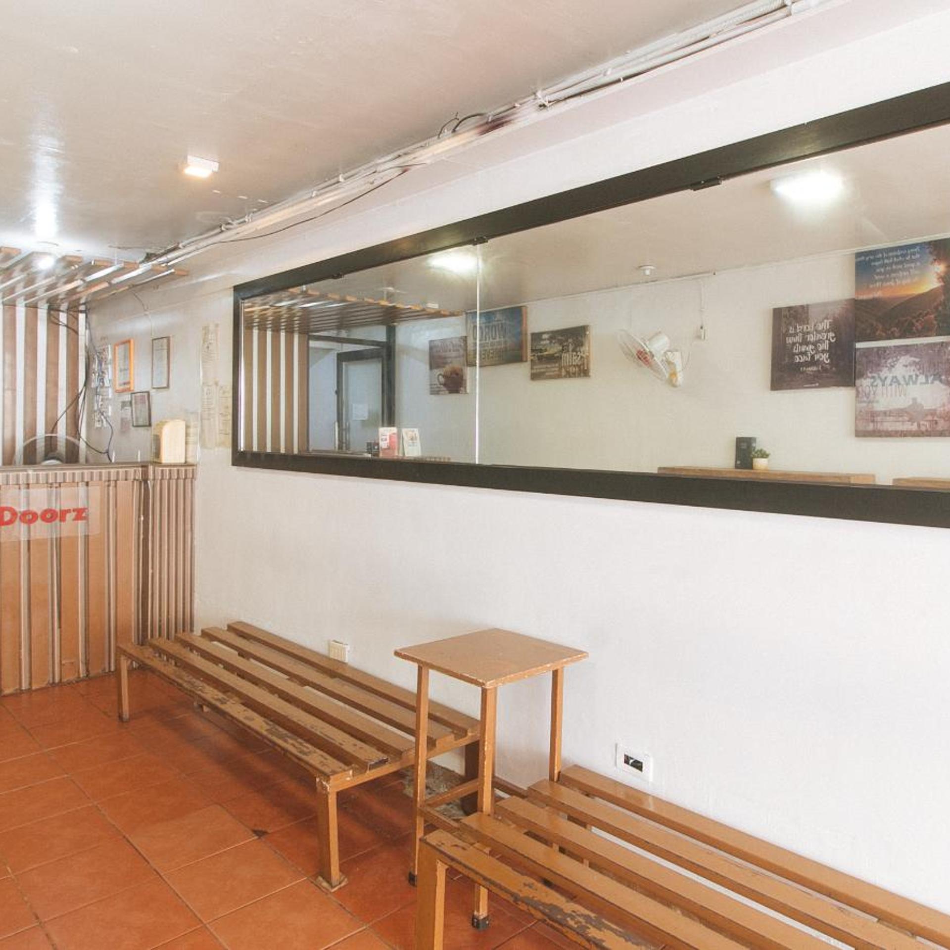 RedDoorz near OWWA Pasay 3/46