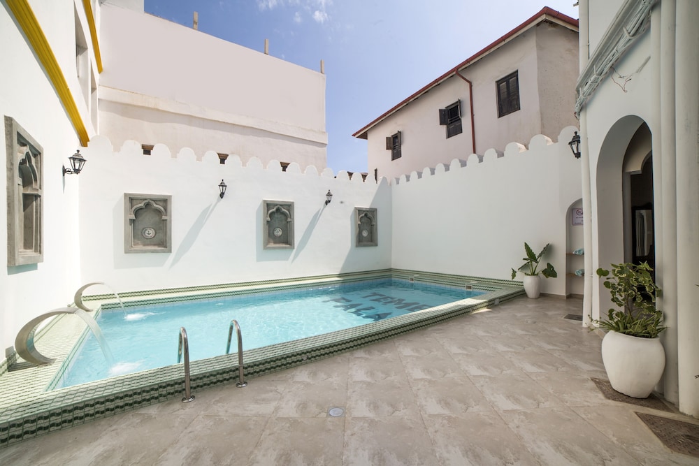 Tembo House Hotel Apartments 38/50