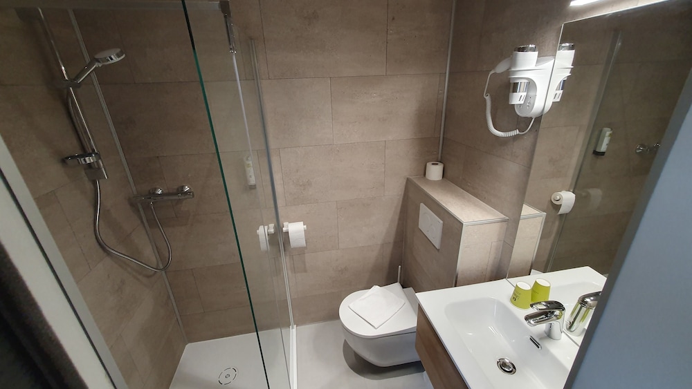 Logis Hotel Les Pasteliers 36/36